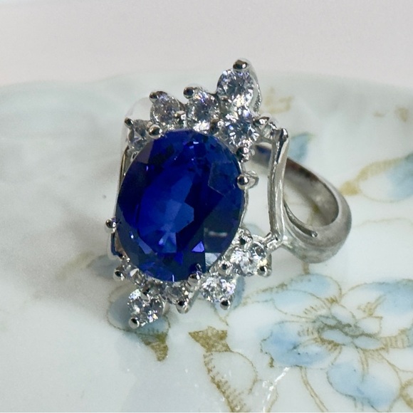 Vivid Blue Ceylon Sapphire Sterling Silver Ring (6.5) - Picture 7 of 10